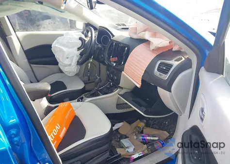 2018 Jeep Compass Latitude 4X4 z USA, uszkodzony, nr VIN 3C4NJDBB5JT200935